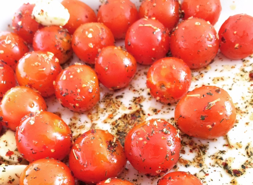 Mediterranean Roasted Tomato and Bean Salad
